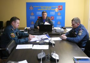 Под руководством начальника Управления МЧС по ТиНАО Сергея Мусаеляна и заместителя префекта ТиНАО Михаила Афалова развернута оперативная группа ТиНАО. Фото: пресс-служба Управления МЧС по ТиНАО