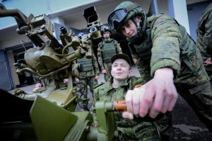 Школьники побывали на Дне призывника в войсковой части. Фото: архив, "Вечерняя Москва"