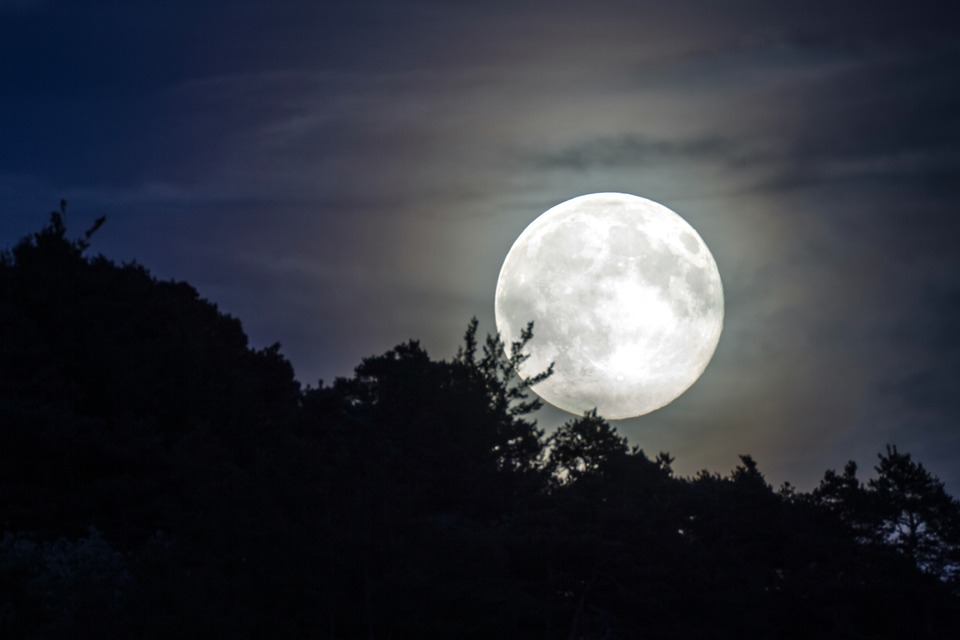 Ночь космонавтики: В Троицке понаблюдают за Луной