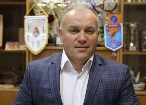 15 мая 2017 года. Троицк. Владимир Прохода и директор, и отличник физической культуры и спорта России. Фото: Владимир Смоляков