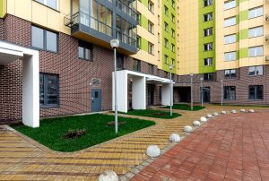 По программе реновации москвичи вме- сто тесных квартир в хрущевках получат просторные в современных и удобных домах.
