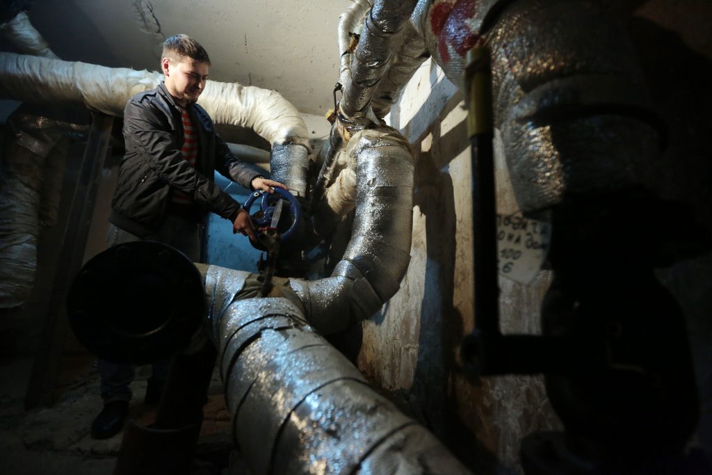 Систему водоснабжения отремонтируют в 11 домах Ватутинок