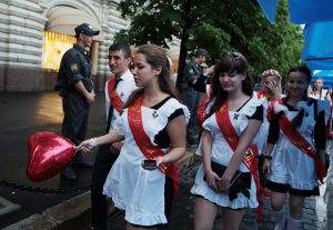 Последний звонок пройдет под присмотром полиции. Фото: архив, «Вечерняя Москва»