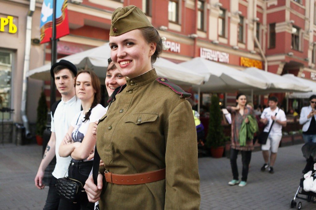 Москву начали украшать ко Дню Победы