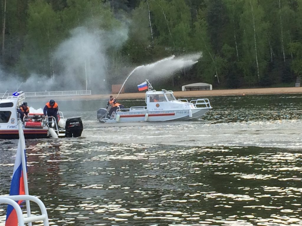 Занятие по обеспечению безопасности на воде провели для спасателей Москвы. Фото: Юсуп Утегенов