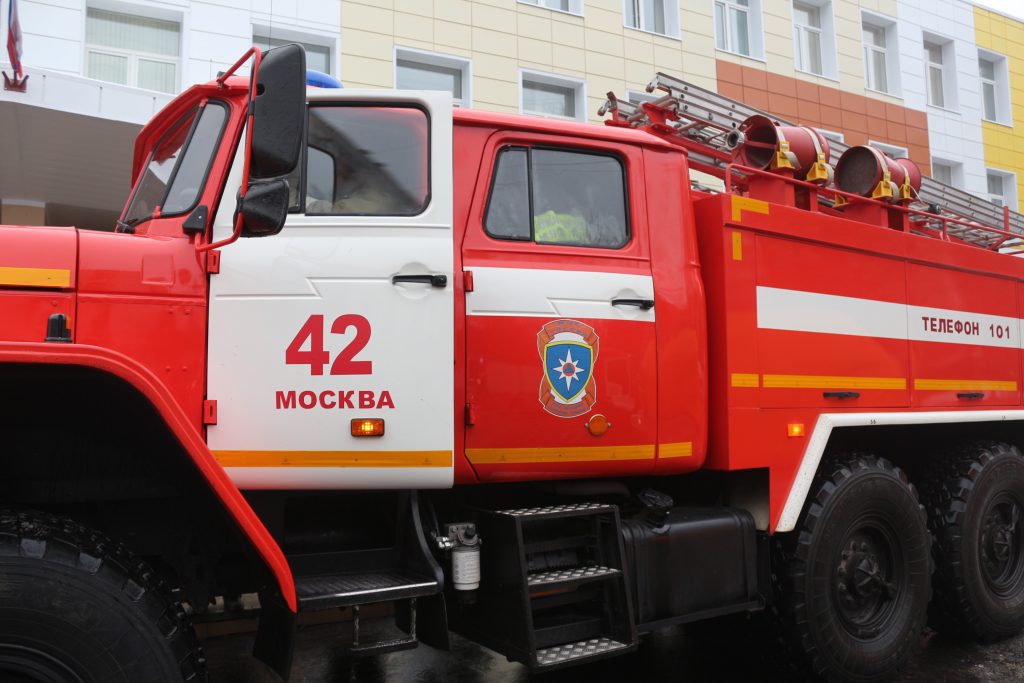 Троих детей спасли на пожаре в Ватутинках Новой Москвы