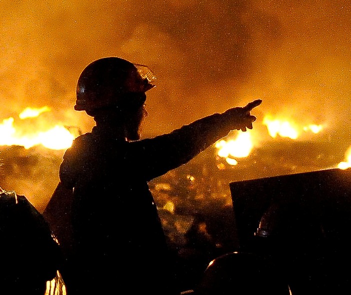 «Майбах» попытались сжечь «коктейлем Молотова» в центре Москвы, работает полиция