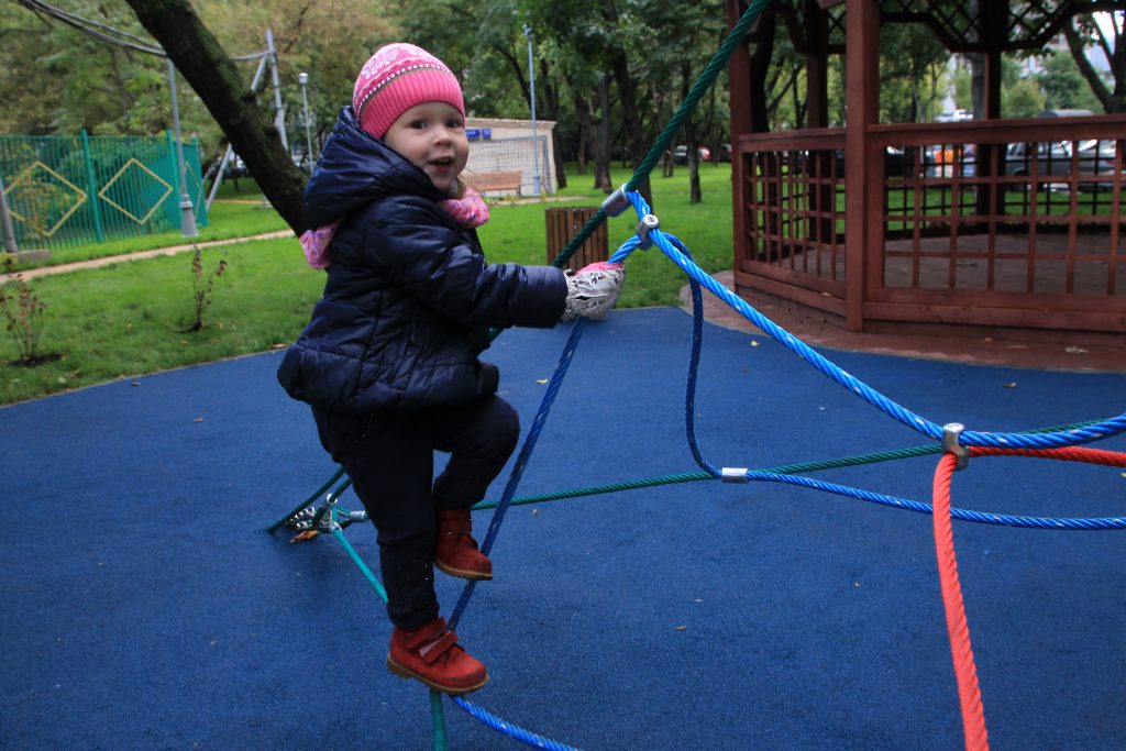 Новый игровой домик установят на детской площадке в поселении Киевский