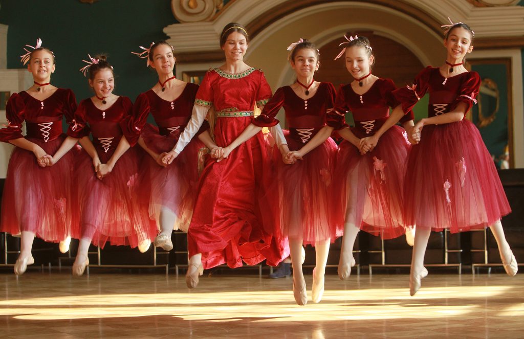 В номинации «Народная хореография» было представлено 130 коллективов. Фото: Павел Волков