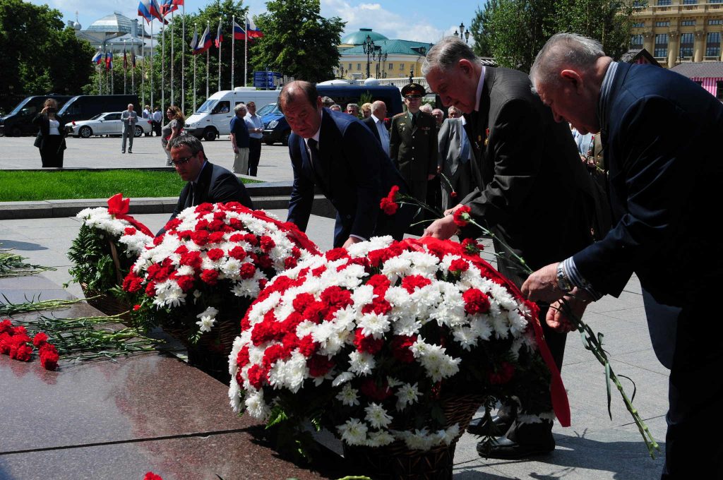 Жители возложат цветы к памятникам Пушкову и Верещагину. Фото: Владимир Новиков