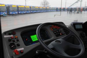 На линии задержанных троллейбусов и трамваев выпустили 54 компенсационных автобуса. Фото: «Вечерняя Москва»