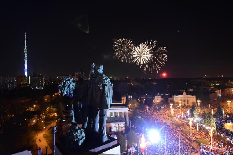 Десять тысяч фейерверков запустят в День Победы