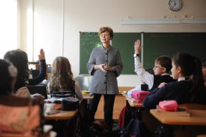 Электронной услугой «Сведения о текущей успеваемости» ежедневно пользуются до 400 тысяч жителей столицы. Фото: Александр Кожохин