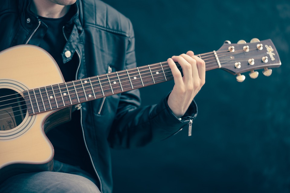 Истории о Николае Карамзине будут звучать под аккомпанемент гитары и домбры. Фото: pixabay.com