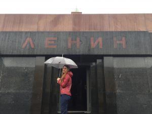 Обычно Мавзолей Ленина доступен для желающих с 10:00 до 13:00 во все дни, кроме понедельника, пятницы и воскресенья. Фото: «Вечерняя Москва»