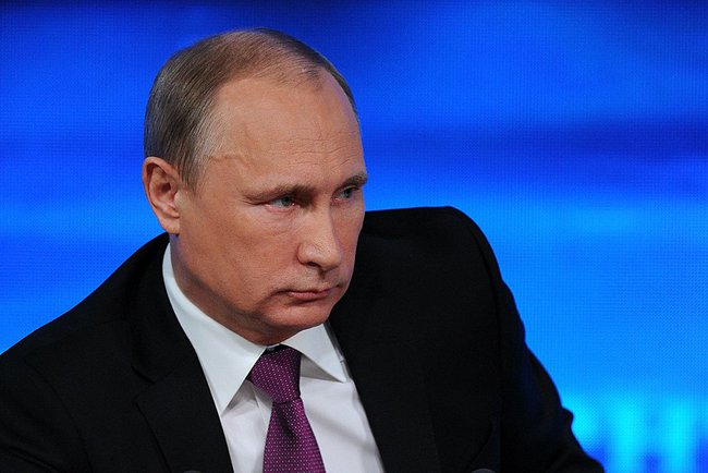 На «Прямой линии» Путин рассказал о кризисе, материнском капитале и машине времени