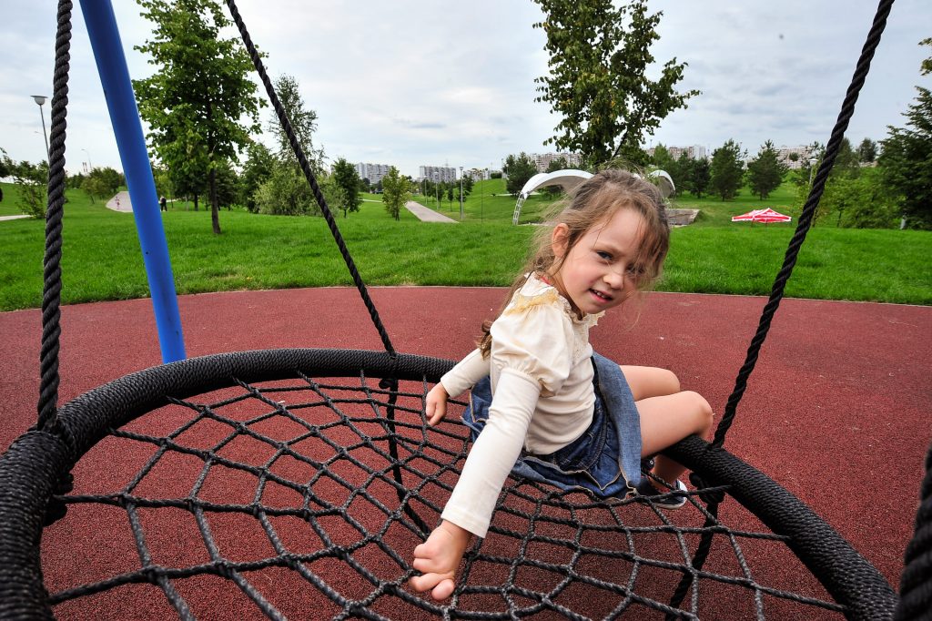 Две детские и спортивные площадки появятся в Кленовском до конца июня