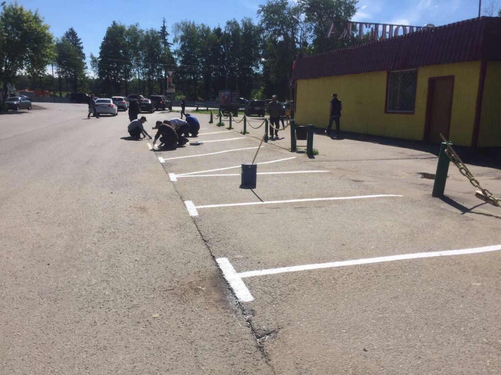 Разметку нанесут на парковках в Десеновском