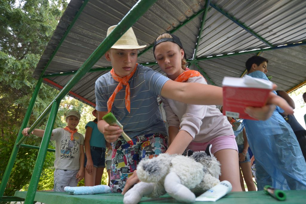 Путевка в добрые каникулы: 40 школьников отправятся в лагерь при храме в село Сальково