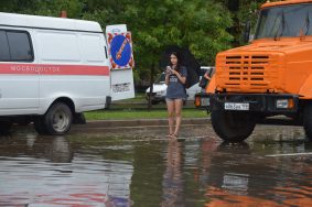 МЧС предупредило горожан об опасностях тропического ливня в Москве