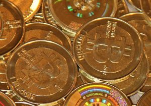 ЦБ РФ работает над урегулированием обращения биткоинов на территории страны. Фото: Mike Cauldwell, «Википедия»