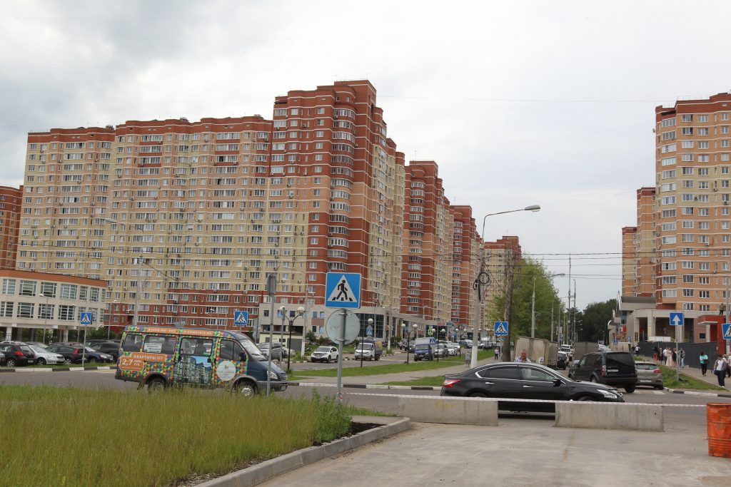 Поселение Московский развивается солидными темпами. К концу этого года почти все дворы поселения приобретут ухоженный вид. Фото: Владимир Смоляков