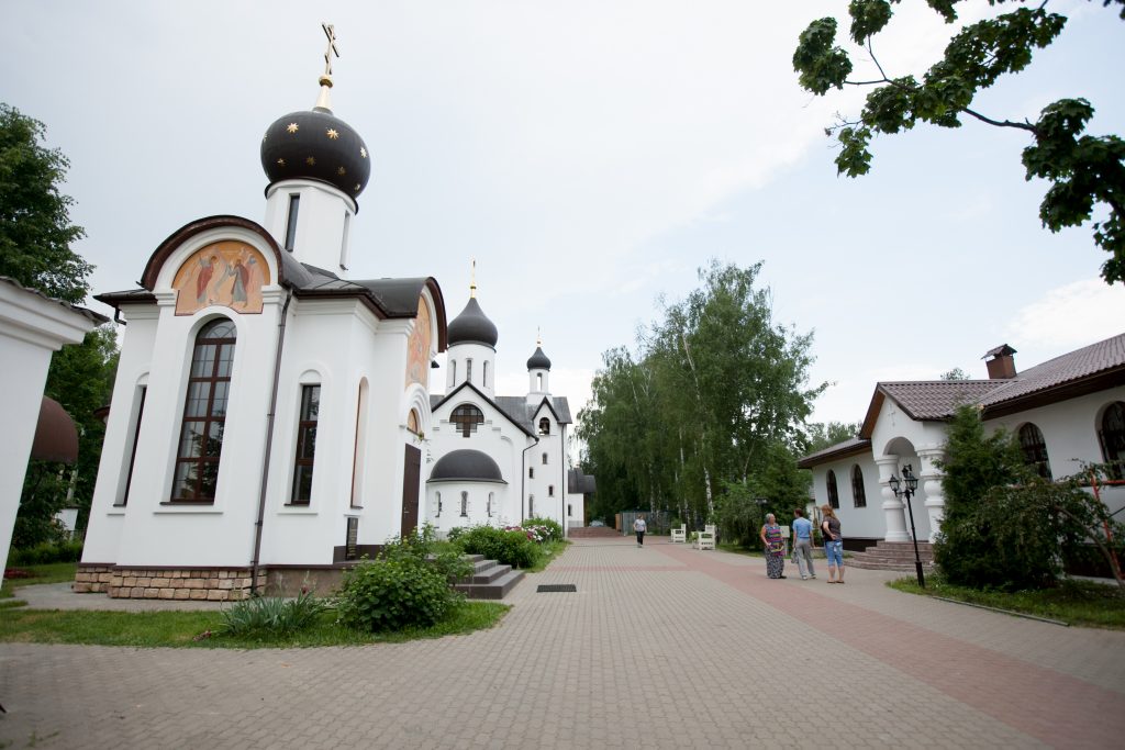 Одна из главных достопримечательностей поселения Михайлово-Ярцевское — храм Новомучеников подольских, расположенный в поселке Шишкин Лес.