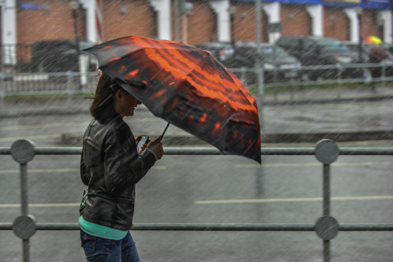 Дождь, град, гроза и сильный ветер ожидаются в Москве. Фото: Наталья Феоктистова