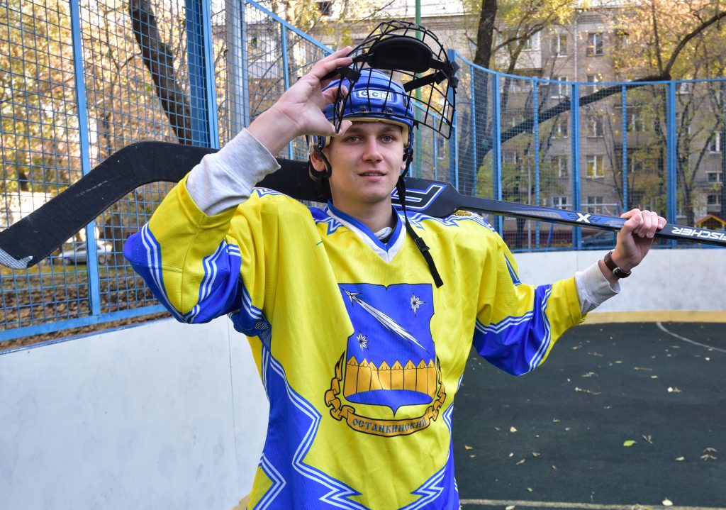 Хоккейную коробку и игровые площадки откроют возле школы в Марушкинском