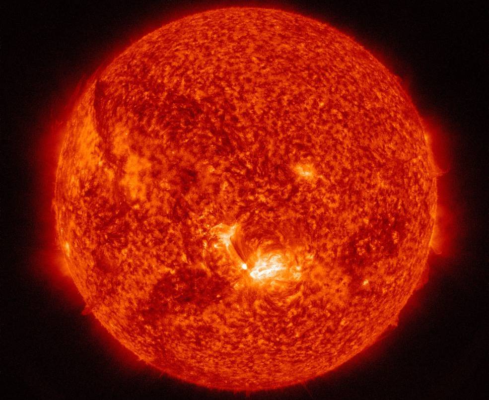 NASA обнаружило на Солнце гигантское пятно