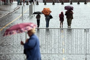 Находясь на улице, необходимо соблюдать осторожность. Фото: Анна Иванцова