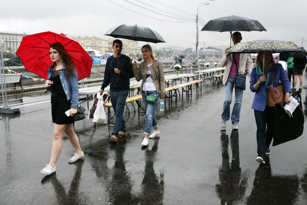 На пятницу Москве пообещали дождь, грозу и ветер