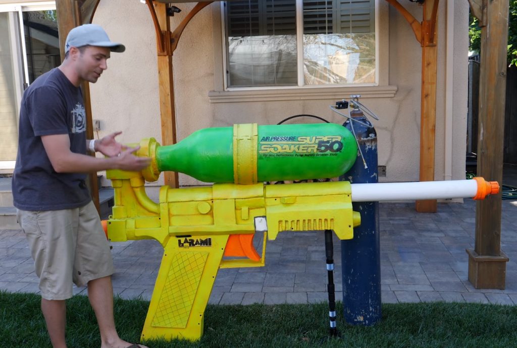 Американец смастерил самый большой водяной пистолет в мире