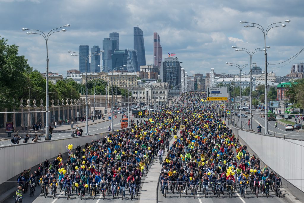 10 тысяч москвичей приняли участие в велопараде. Фото: "Вечерняя Москва"