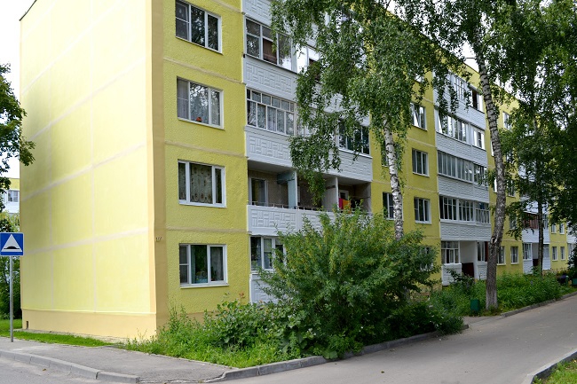 Фасады трех домов покрасили в Роговском. Фото: администрация поселения Роговское