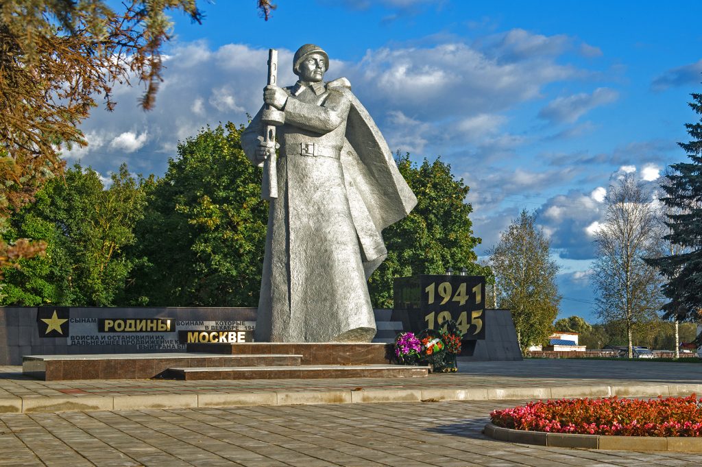 Памятный пилон установили в Яковлевском в сентябре 2016 года. Фото: администрация поселения Новофедоровское