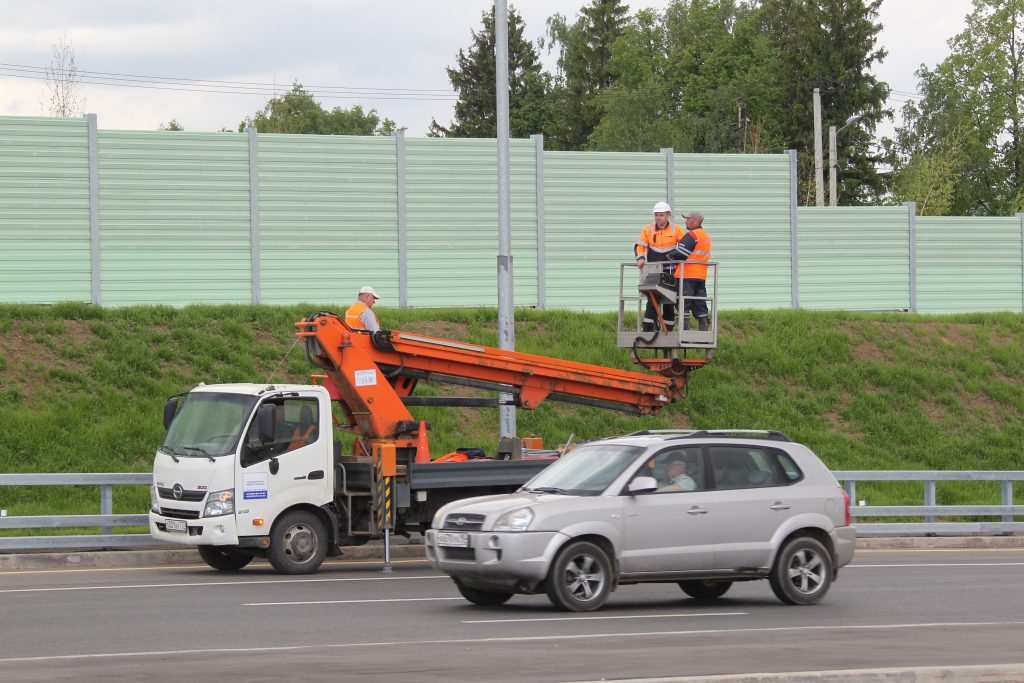 Движение ограничено до 30 июня 2018 года на участке Калужского шоссе с 20 по 49 километр из-за реконструкции. Фото: Владимир Смоляков