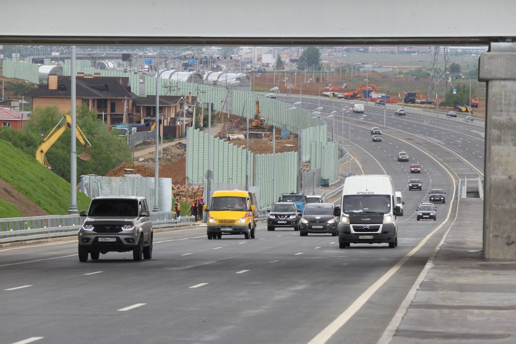 В июле подошел к концу первый этап реконструкции «Калужки» - одной из основных транспортных артерий Новой Москвы. Фото: Владимир Смоляков