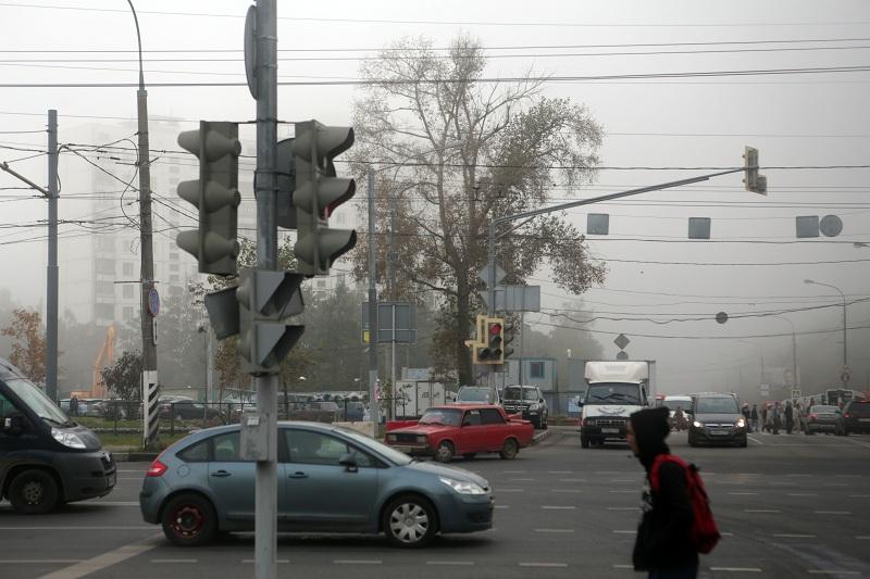 В Москве туман, местами идет дождь. Фото: Анна Иванцова