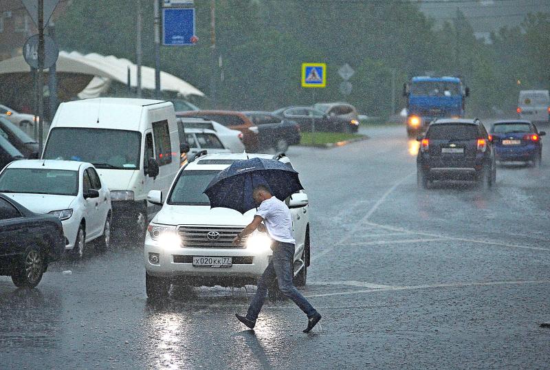 Сильнейший ливень обрушился на столицу 30 июня. Фото: Александр Кожохин, "Вечерняя Москва"