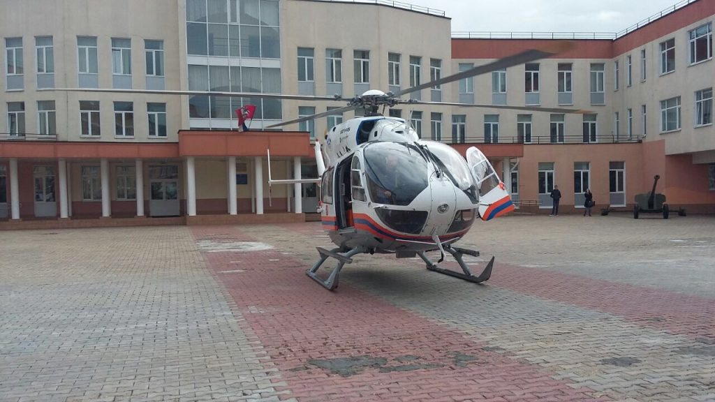 Санитарный вертолет спас малыша, упавшего из окна в Московском