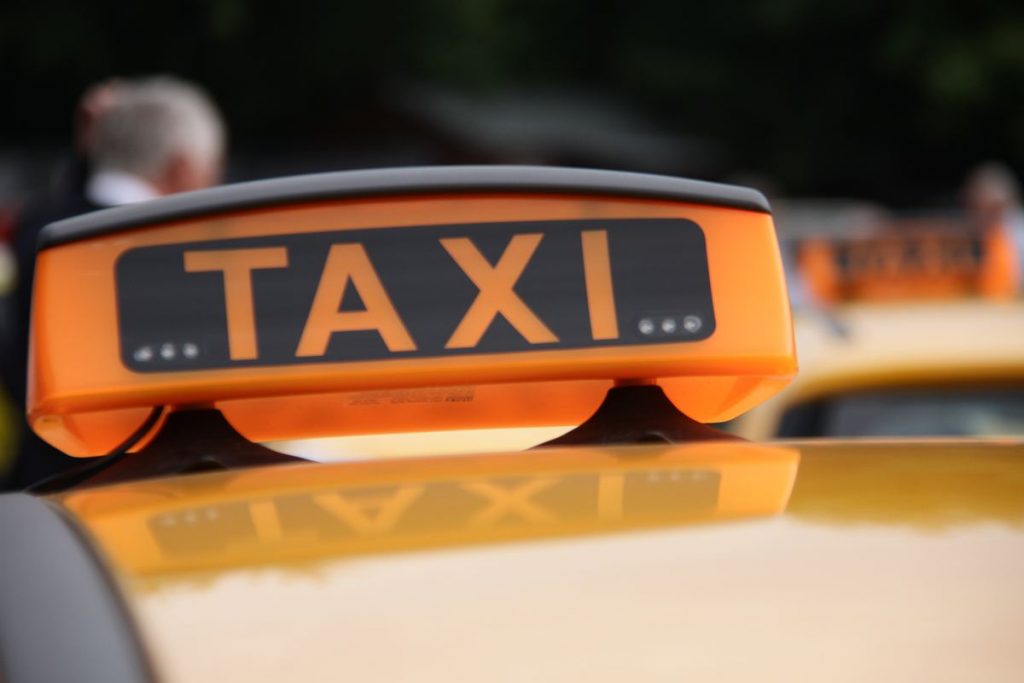 Цена такси в Москве упала на 30 процентов за два года