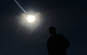 Авиакомпания США предлагает наблюдать за солнечным затмением