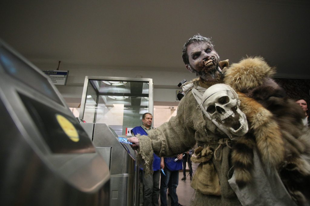 Персонажи «Игры престолов» вновь проедут на московском метро
