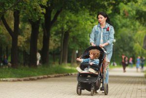 Работы идут в лесном массиве. Фото: Наталия Нечаева