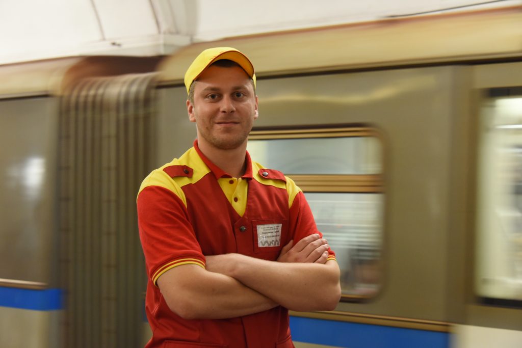 На шести станциях метро Москвы начали дежурить инспекторы мобильности пассажиров