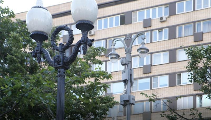 Фонарные столбы двойного назначения в центре Москвы сделают одинаковыми
