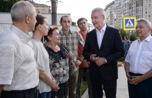 Мэр Москвы Сергей Собянин проинспектировал работы на площадке благоустройства парка «Академический» на улице Дмитрия Ульянова. Фото: официальная страница twitter мэра Москвы.
