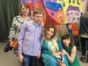 Юлия Самойлова запишет песню с воспитанниками детского дома-интерната. Фото: официальная страница интерната в социальной сети