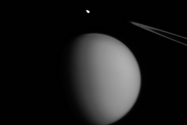 Астрономы: четыре спутника Урана столкнутся друг с другом